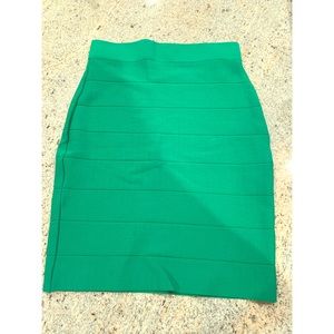 ✨5 for $25✨ Green Bandage Skirt Med. Fits like S